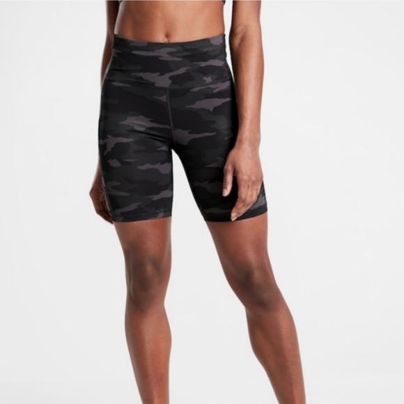 Athleta Pants - Ultimate Stash Pocket Camo Print Women's Bike Shorts.